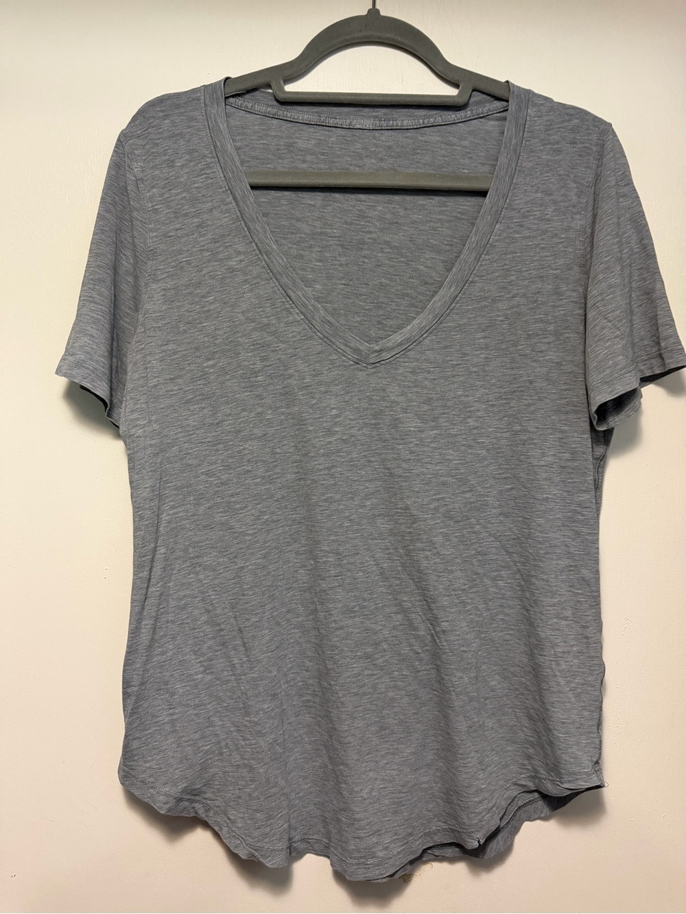 Lululemon Soft V-Neck Tee - Heather Gray T Shirt Comfortable Size M